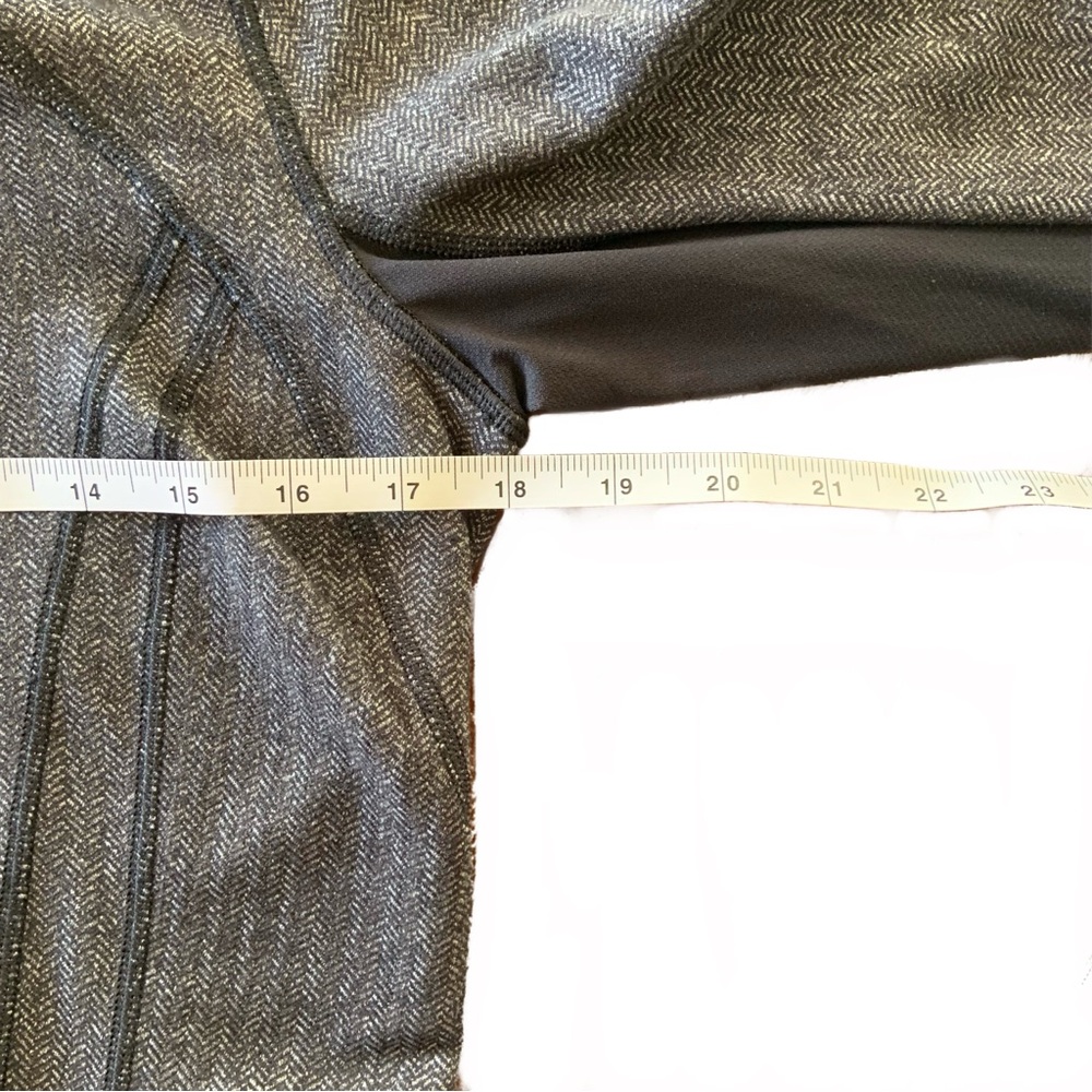 Lululemon Daily Practice Jacket
Heathered Herringbone Heathered Black - Picture 9 of 12